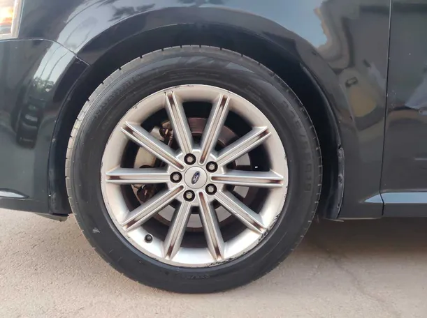 Car image 10