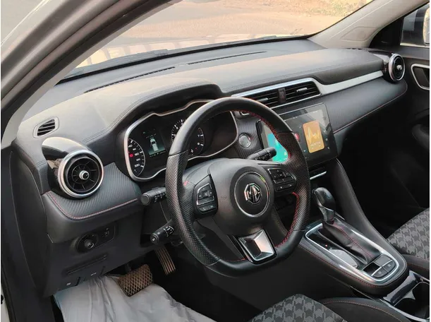 Car image 11