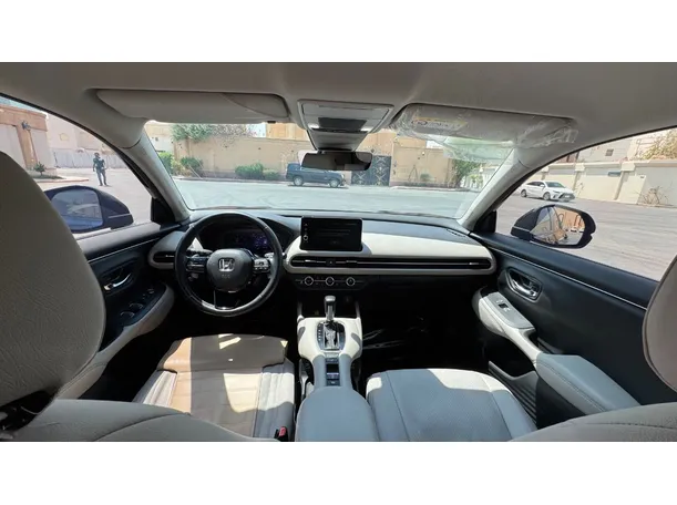 Car image 15