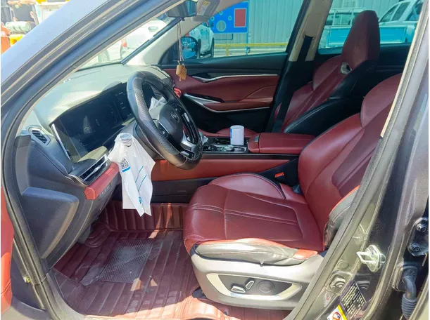 Car image 15