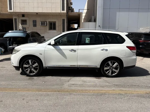 Car image 8