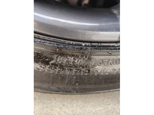 Car image 29