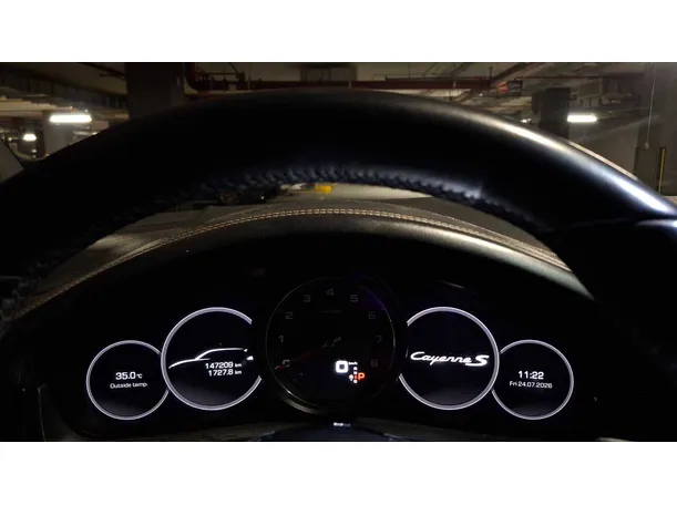 Car image 18