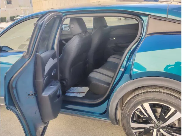 Car image 17