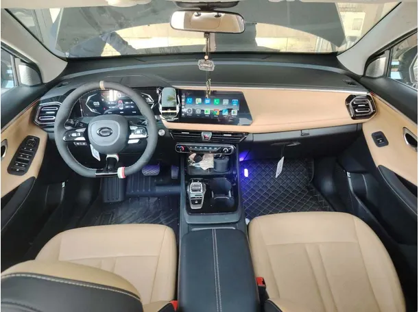 Car image 19