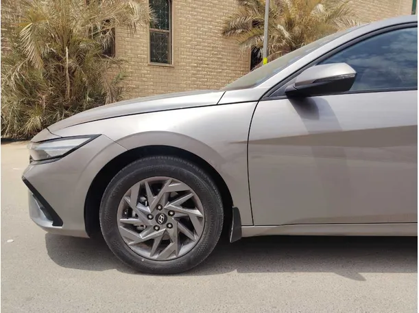 Car image 9