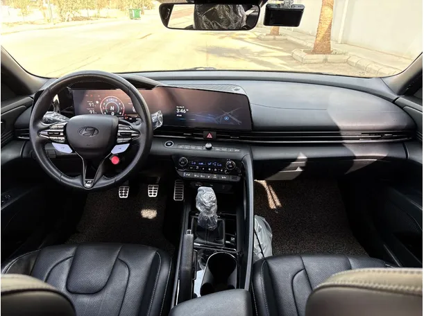 Car image 18