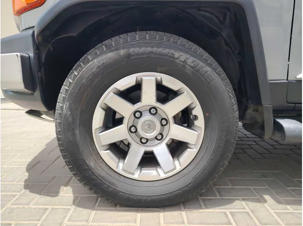 Car image 9