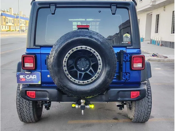Car image 8