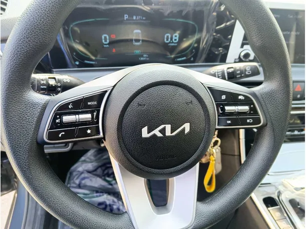 Car image 25