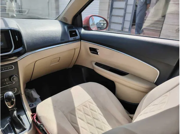 Car image 35