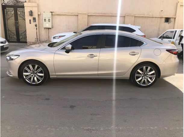Car image 8