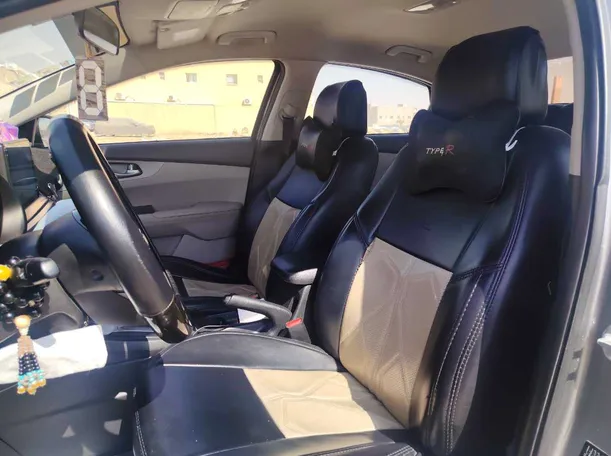 Car image 13