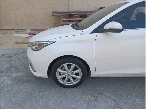 Car image 9