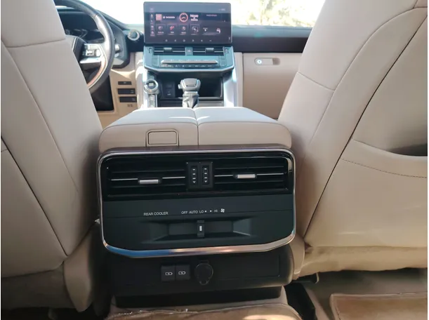 Car image 28