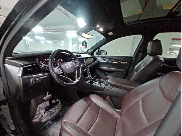 Car image 11