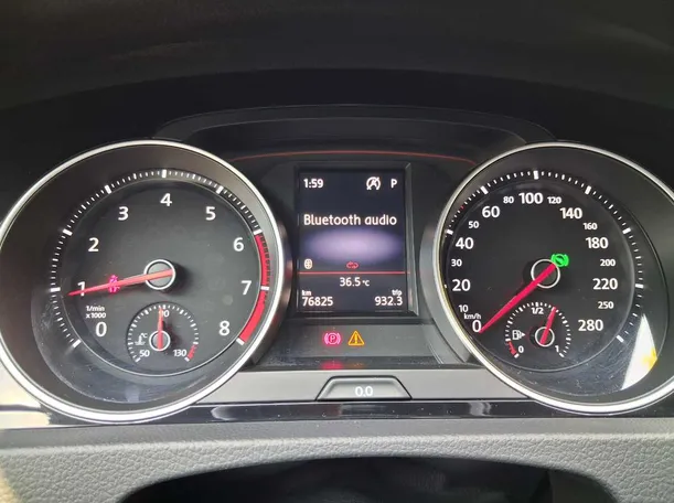 Car image 17