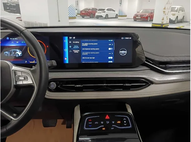 Car image 16