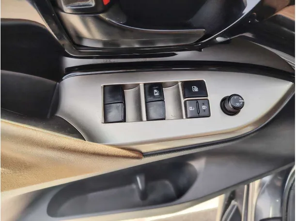 Car image 27