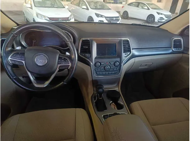Car image 30