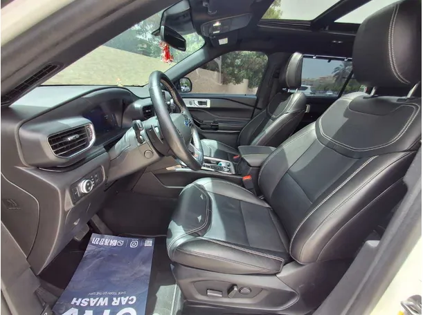 Car image 12