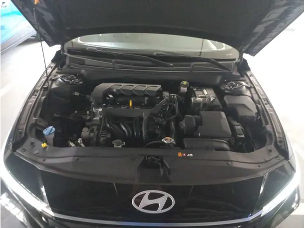 Car image 19