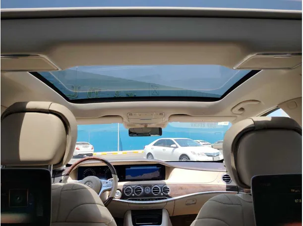 Car image 18