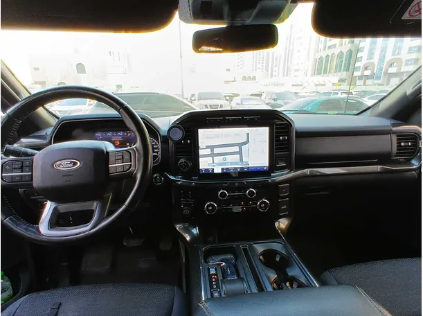 Car image 12