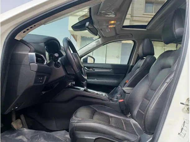 Car image 11