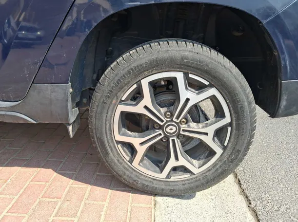 Car image 9