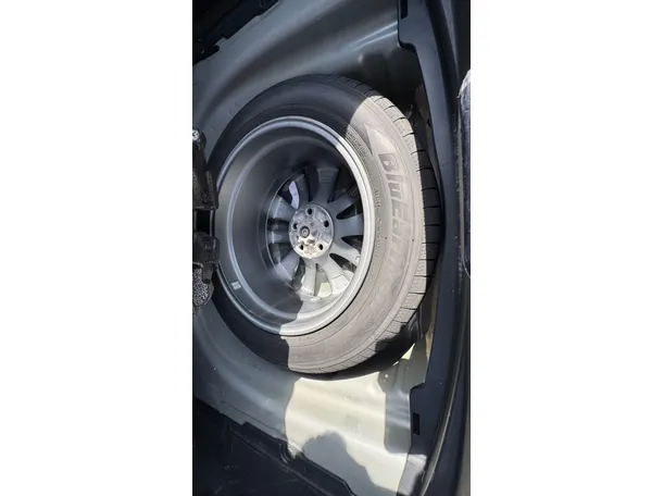 Car image 28