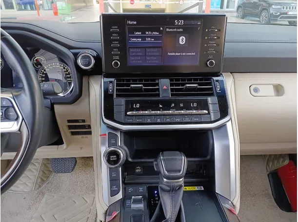 Car image 17