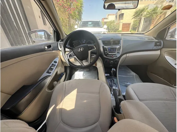 Car image 16
