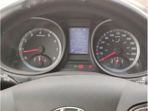 Car image 24