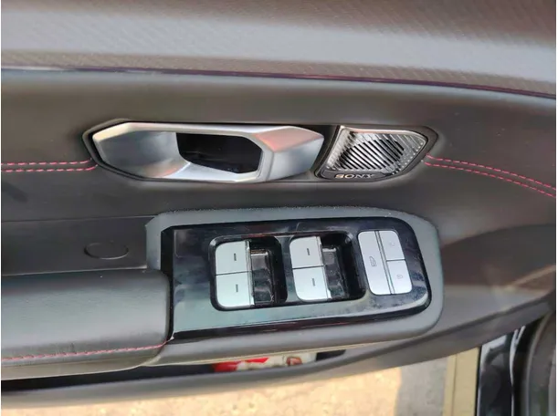 Car image 33