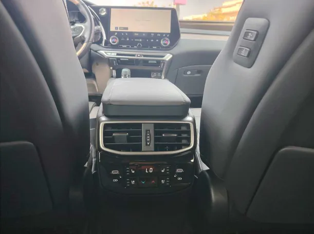 Car image 29
