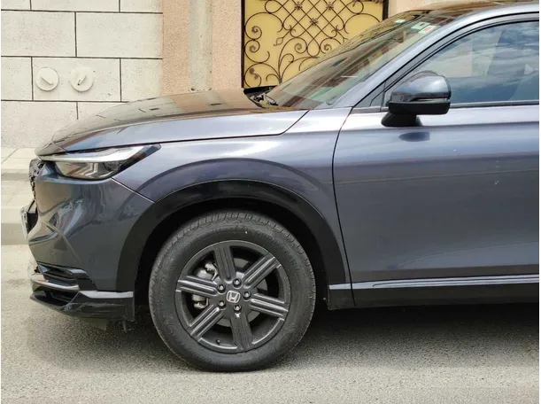 Car image 9