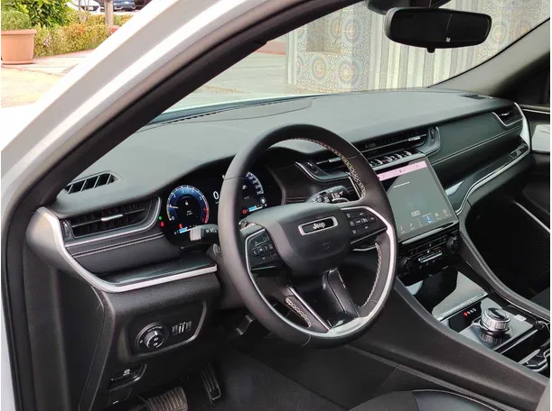 Car image 13
