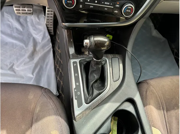 Car image 16