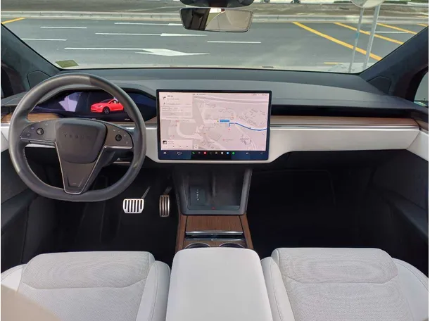 Car image 16