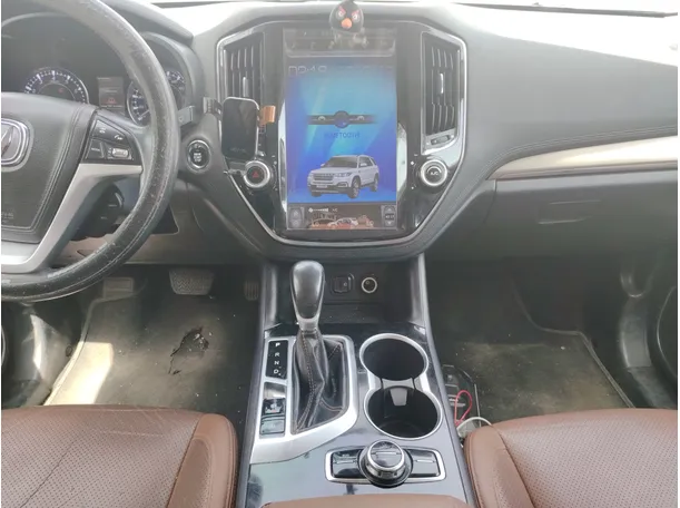 Car image 18