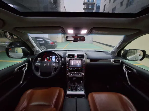Car image 14