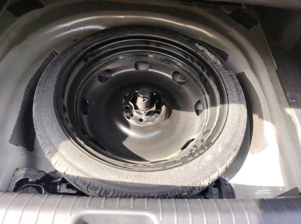 Car image 33