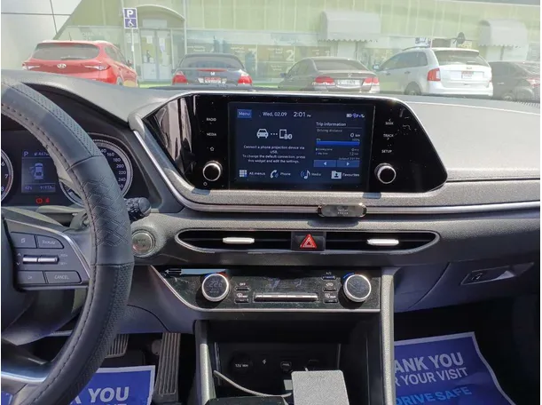 Car image 16