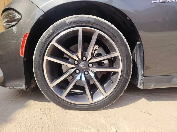 Car image 10