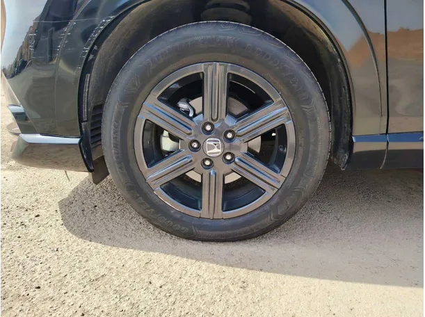 Car image 10