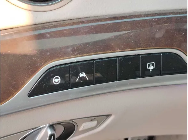 Car image 32