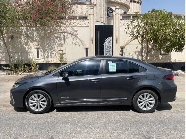 Car image 8