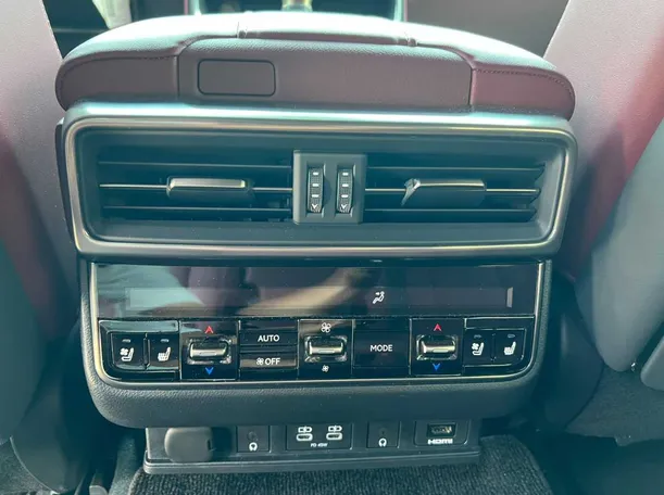Car image 35
