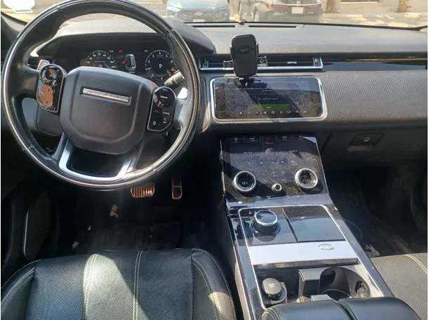 Car image 16